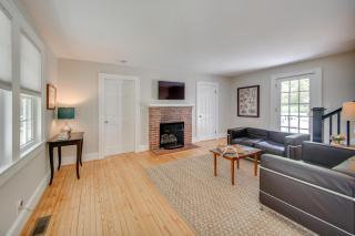 Located in the Heart of Gloucester Courthouse! - 8