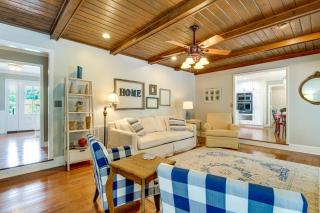 Walk to Main St! 4-Acre Family Escape in London - 5