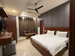Hotel City Palace - 1
