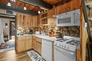 A-Frame Delight - A cute little cabin and stones throw away from Big Bear Snow Play - 3