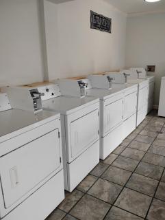 Gated 1 King Bed Room 1 Bath Apt with Full Kitchen 135 - 3