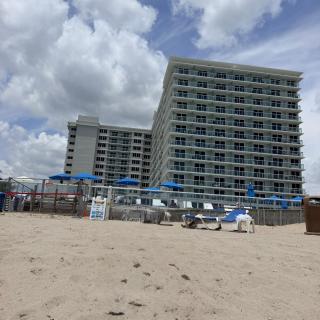Direct Ocean View Condo,Balcony kitchen pool gym sauna valet parking direct beach access for perfect vacation in Sunny Isles Miami - 7