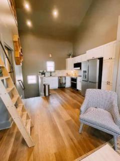 Charming Carriage house in Popular Bates Hendricks - 5