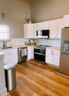 Charming Carriage house in Popular Bates Hendricks - 4