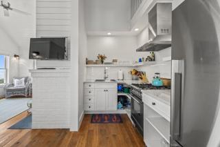 Sandy beach cottage on Wellfleet Bay - 1