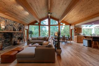 Hurricane Hideaway - Glass-Roof Hot Tub - Sleeps 16 - 9