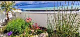 Beach View - A Truly Stunning House Opposite The Sea! Sleeps 10! Families, Friends, Contractors and Pets are all Welcome! - 8