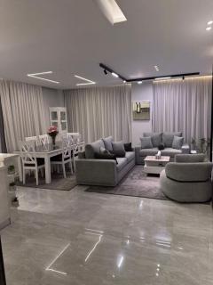 Elegant Stay with Modern Comfo - 9