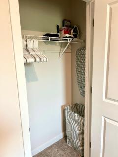 Luxury 3BR Townhome Co-Living for Travel Personnel - 6