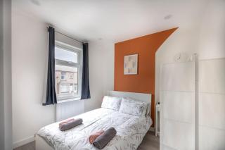 Spacious 3BR Retreat -2 Baths-Central Barrow Stay - 6