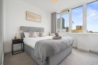 Stylish West London Apartment Near Heathrow - 0