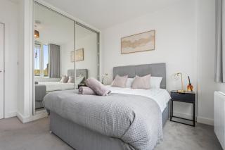 Stylish West London Apartment Near Heathrow - 3
