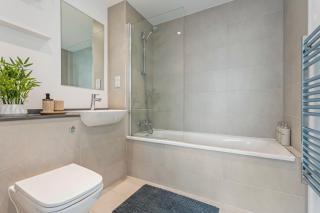 Stylish West London Apartment Near Heathrow - 6