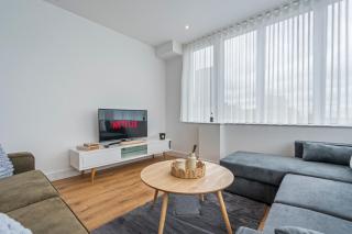 Stylish West London Apartment Near Heathrow - 8