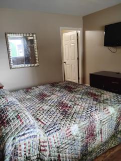 Gated 1 King Bed Room 1 Bath Apt with Full Kitchen 137 - 2