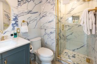 Breakwater Inn - 4