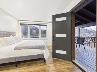 Group Getaway Oceanfront w Private Rocky Beach - 7