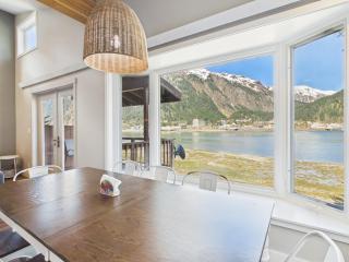 Group Getaway Oceanfront w Private Rocky Beach - 4