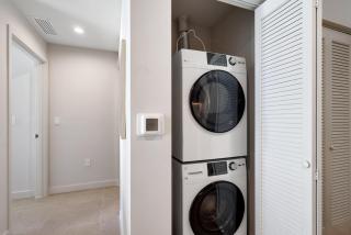 CRO-2211 Luxury 1 Bedroom in Downtown Miami - 1
