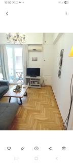Vanna's heart of Athens one BR Charm Balcony near Metro Tourist Spots - 4