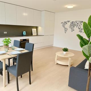 Modern 4-Room Apartment with Free Parking - 2