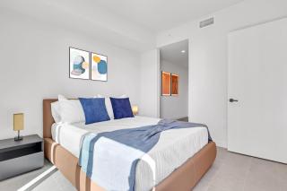501-2006 Luxury 1 Bedroom Rooftop Pool & GYM - 9
