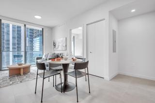 501-2006 Luxury 1 Bedroom Rooftop Pool & GYM - 4
