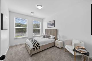 Executive Home Office Galleria & NRG - 6