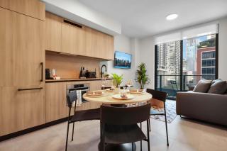 501-402 Luxury 1 BR with Den & 2 Baths Rooftop Pool & GYM - 0