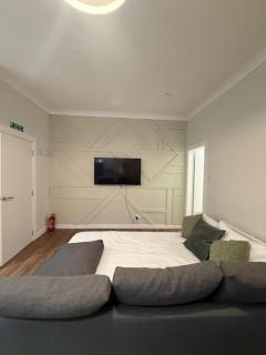 2BR Cosy Modern Apartment in Vibrant Leith - 3