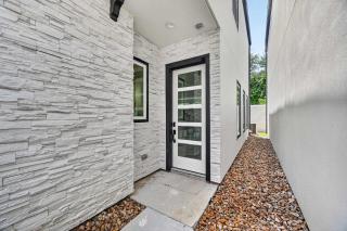 Upscale Home Office Galleria & NRG - 8