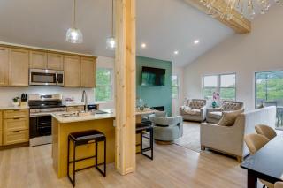 Margaritaville Access! Luxe Ozark Oasis w/ Hot Tub - 6