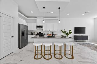 Sophisticated Home Office Galleria & NRG - 3