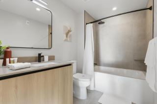 501-3213 Luxury Ocean View 1 Bedroom Rooftop Pool & GYM - 5