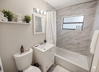 Amazing 2BR Queen 8mins SODO & 4mins ORMC - 9