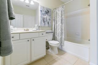 Amazing Lake view King Suite near Town center Mayo and UNF - 4