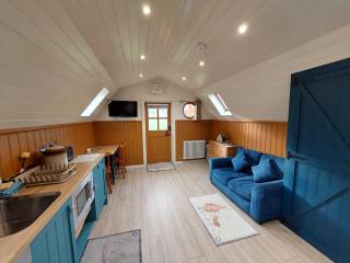 Cosy Countryside Cabin - Sleeps 2 Parking & Farm - 9