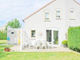 Bungalow in Breskens near the Beach - 0