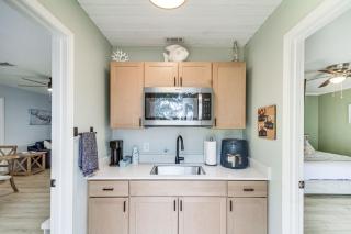 Cozy Bayfront Log Cabin! Fishing Pier, Swim Dock! - 1
