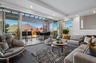 Remarkable 5-Bedroom on the Hill - 7