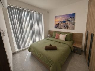 Spacious 3BR Seaside Apartment Sliema - 6