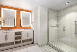 Clearwater Beach Resort 4BR Suite - 1