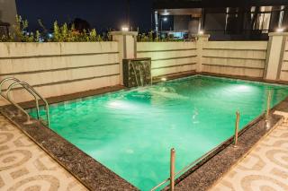 Paradise Villa Lonavla - 6BHK with Heated Pool and Turf - 6