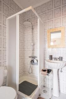 Ben House, private parking - 4