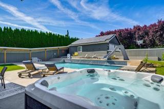 Hot Tub & Seasonal Pool: Remarkable Yakima Getaway - 9