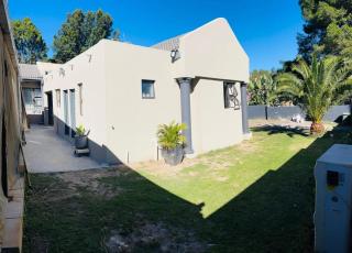 Aquasaints Sandton Logde - 8