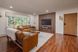 Artistic downtown 2br king bed - 7