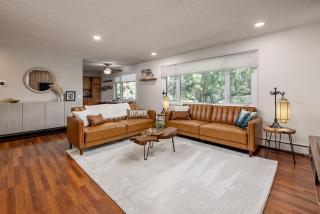 Artistic downtown 2br king bed - 6