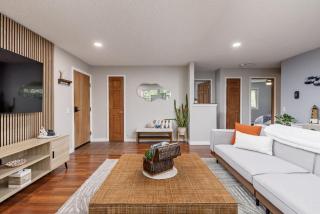 Downtown Urban Retreat Sleeps 4 King Bed - 0