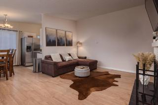 Entire Duplex Downtown 4 Bdr - King beds - 0